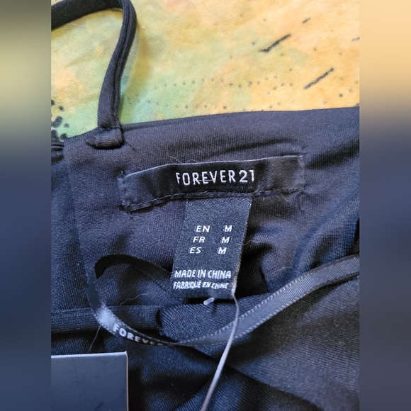 NWT Forever 21 - Sleek Black Crop Top with Spaghetti Straps - Picture 5 of 8